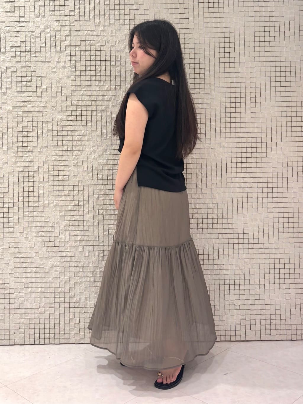 MEGUMIさんの「INDIVI｜【2点セット／着回し◎】ノースリーブ＆ティアードスカート カセット服」を使ったコーディネート