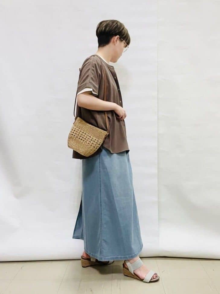 なっちゃんさんの「SHOO･LA･RUE｜【洗える/プチプラ】大人の抜け感をプラスする バンドカラーシャツ」を使ったコーディネート