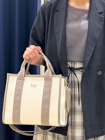 Orikaさんの「grove｜軽やかに羽織れて、きちんと見え ハーフスリーブテーラードジャケット」を使ったコーディネート