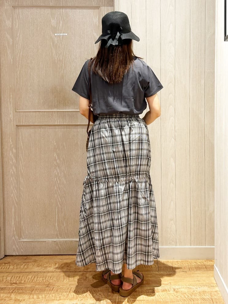 yukaさんの「SHOO･LA･RUE｜【S-LL/ひんやり/汗ジミ軽減/UVカット】グラフィックアソートTシャツ」を使ったコーディネート