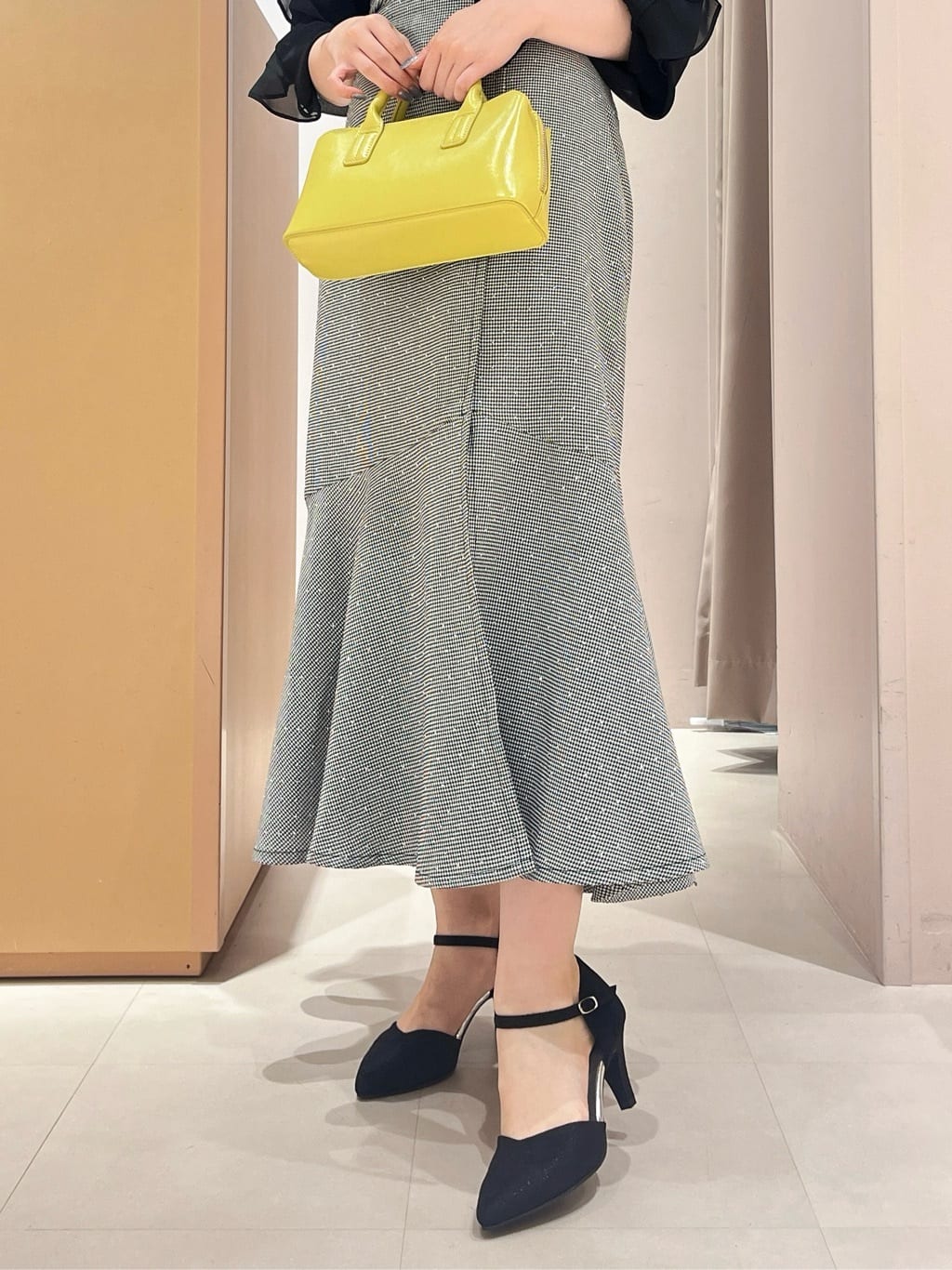 このかさんの「ESPERANZA｜アンクルストラップパンプス」を使ったコーディネート
