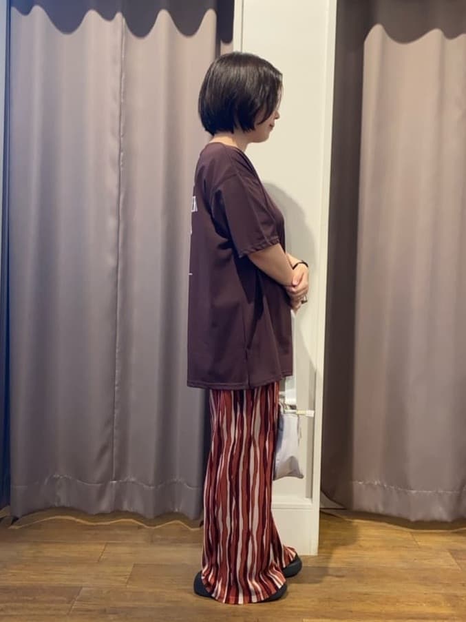いーいさんの「SHOO･LA･RUE｜【ひんやり/汗ジミ軽減/UVカット】プリントアソート BIG Tシャツ」を使ったコーディネート