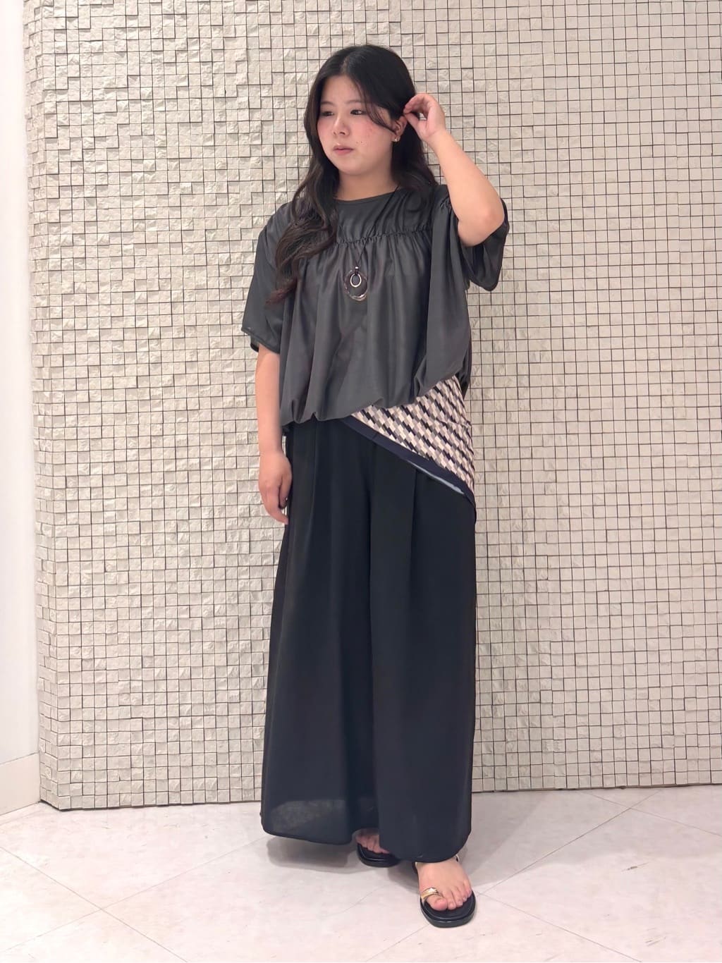 MEGUMIさんの「INDIVI｜【洗える／清涼感◎】ワイドフレアパンツ／スカーチョ」を使ったコーディネート