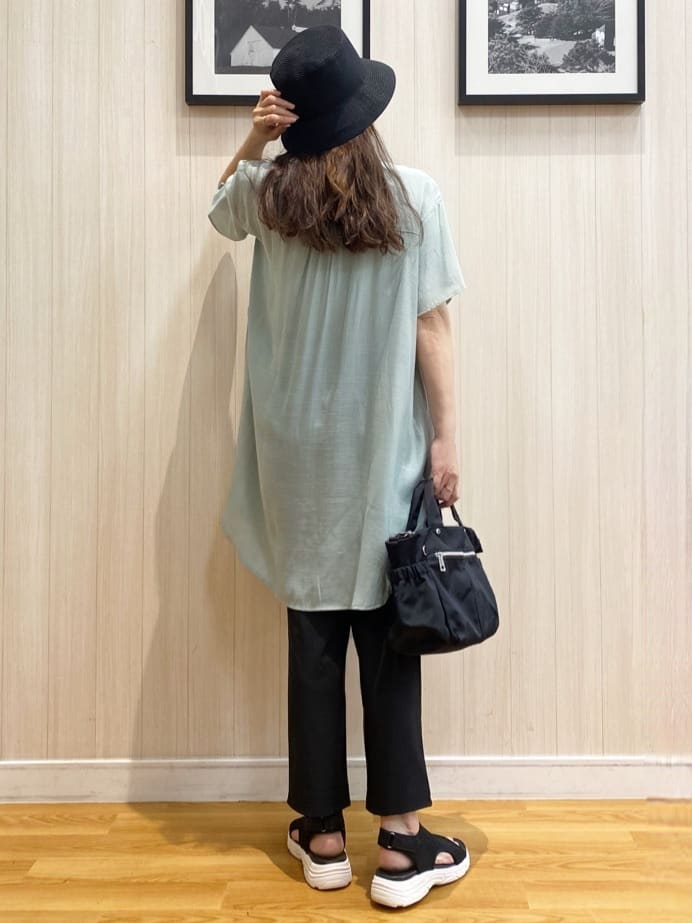 natsuさんの「SHOO･LA･RUE｜◆【S-LL】シャーリングが目を惹く 羽織れるスラブチュニック」を使ったコーディネート