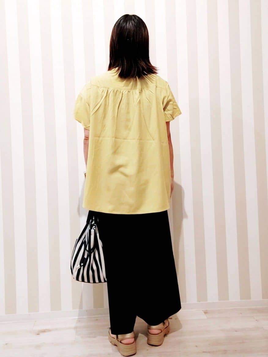 ゆーんさんの「SHOO･LA･RUE｜◆【洗える/S-LL】ふわりシルエットが涼しげ フロントボタンブラウス」を使ったコーディネート