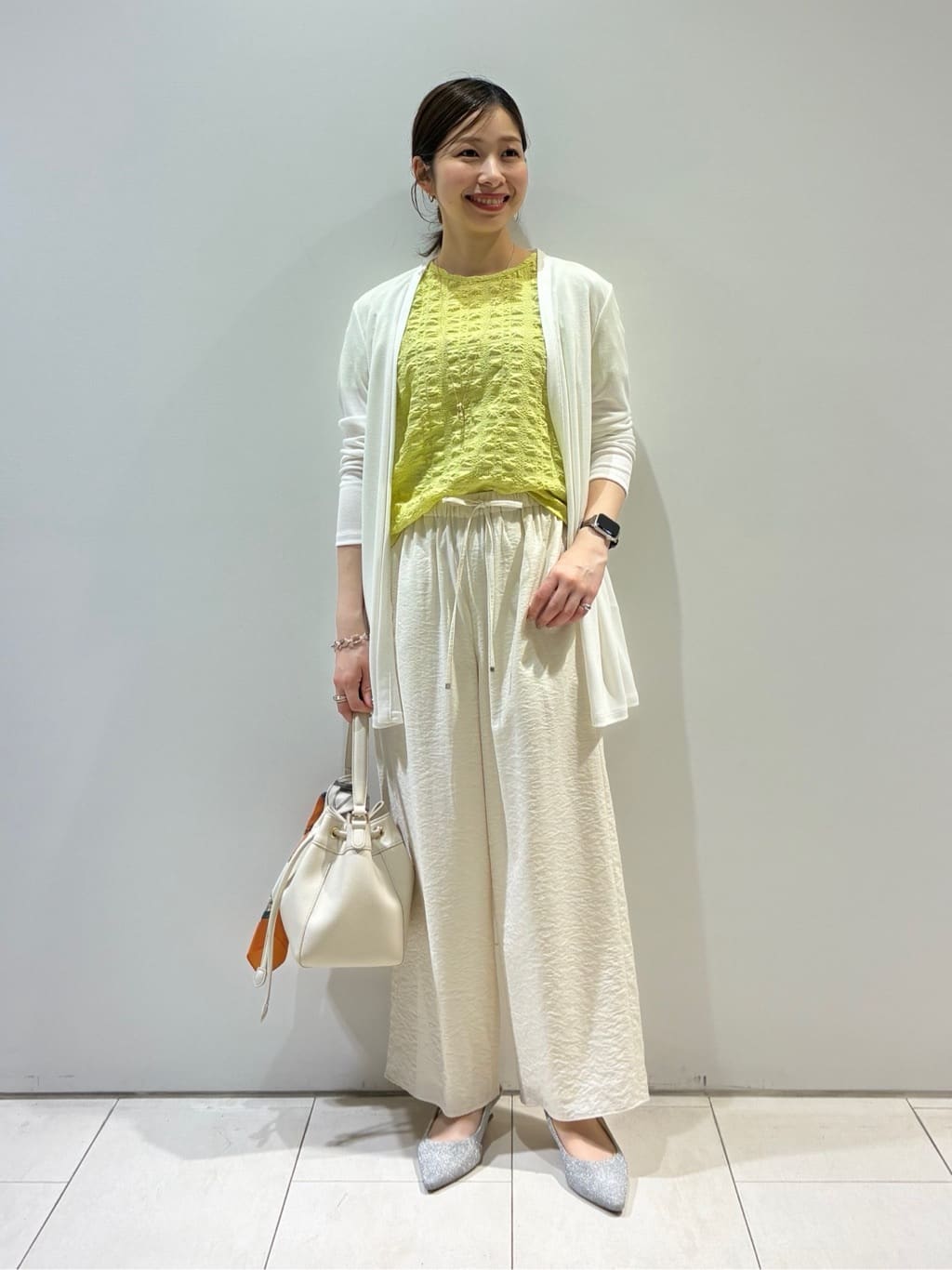 KAOさんの「INDIVI｜【洗える／UVケア／SETUP可能】ドロストワイドパンツ」を使ったコーディネート