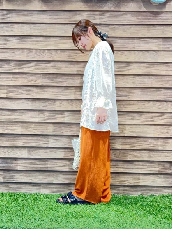 himiさんの「SHOO･LA･RUE｜【着丈選べる】一枚でこなれ見え サイドレースブラウス」を使ったコーディネート