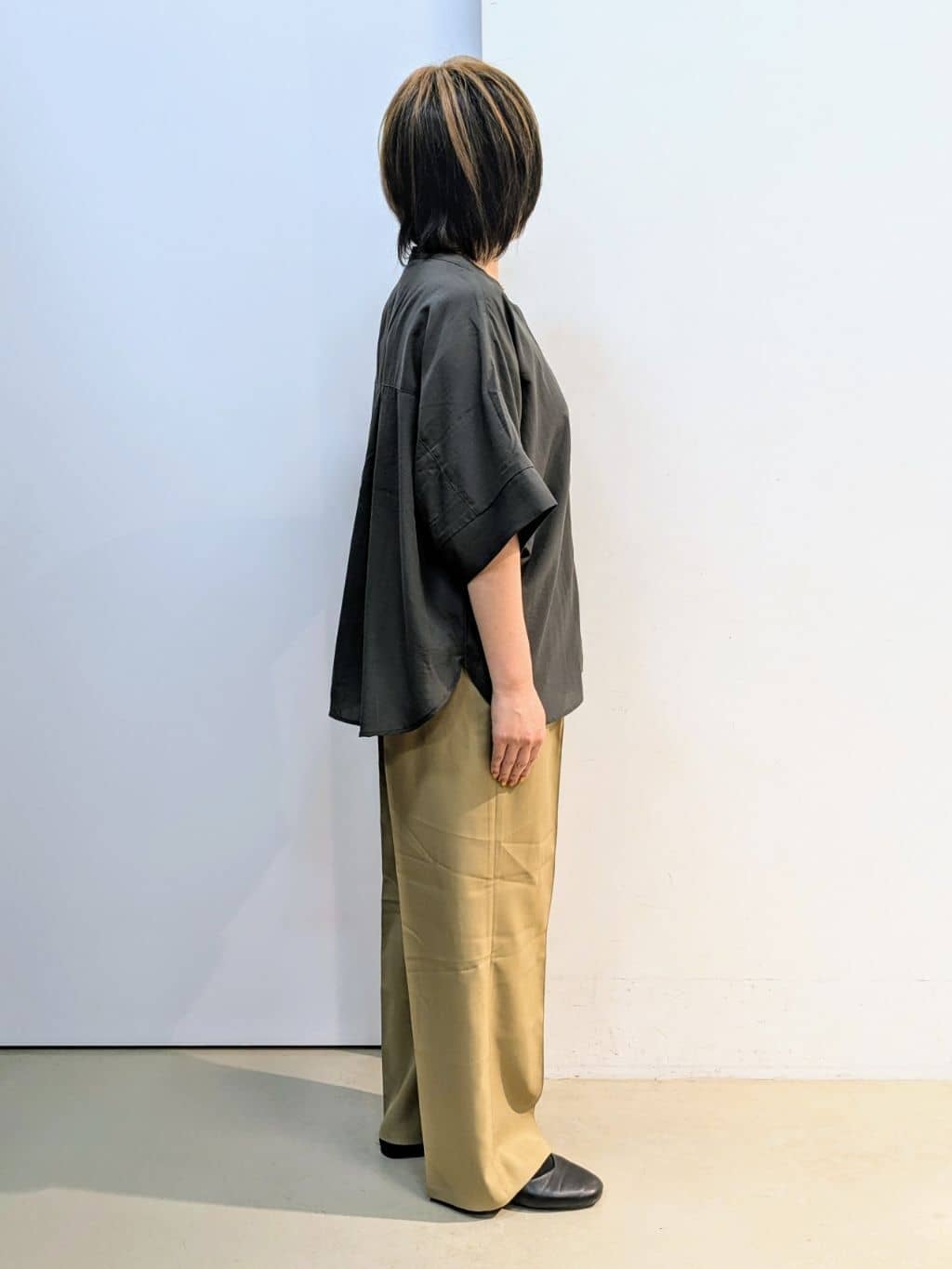 kotoさんの「THE SHOP TK｜麻調ピンタックワイドパンツ【洗濯機OK】」を使ったコーディネート