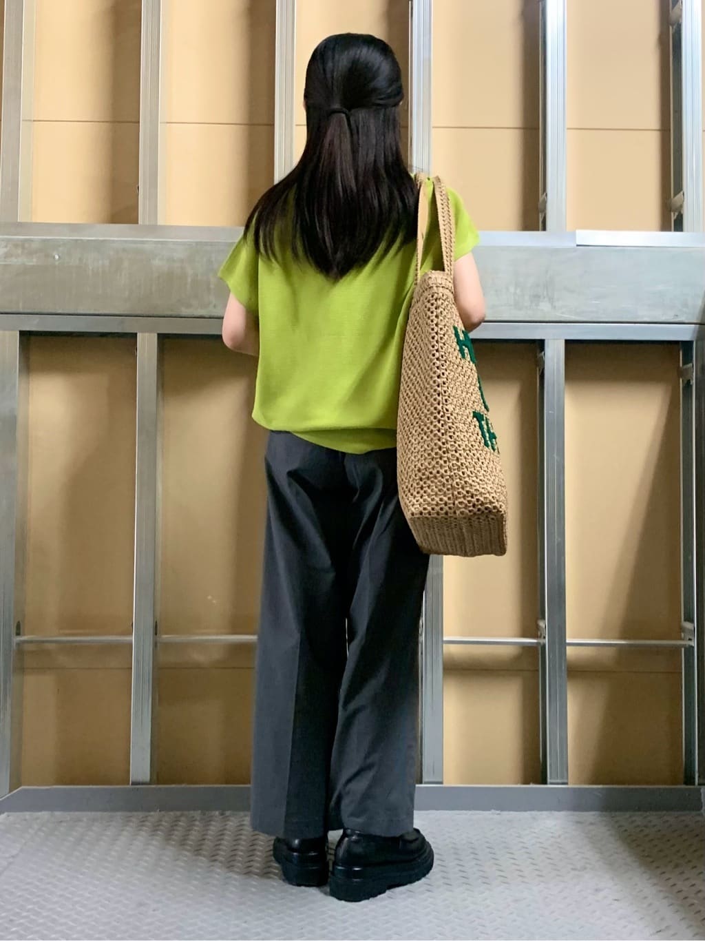 sahoさんの「THE SHOP TK｜カラーロゴ雑材トートバッグ」を使ったコーディネート
