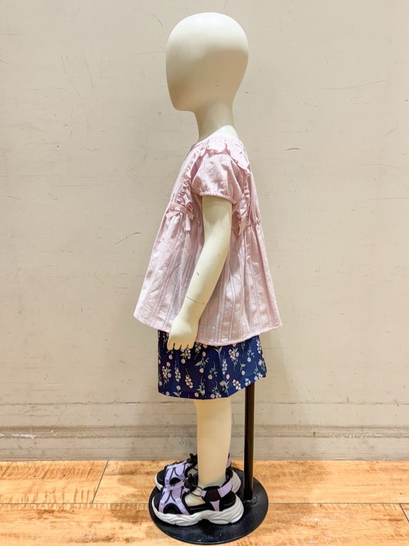 Takayaさんの「SHOO･LA･RUE｜【100-120cm】コットンフリルブラウス」を使ったコーディネート