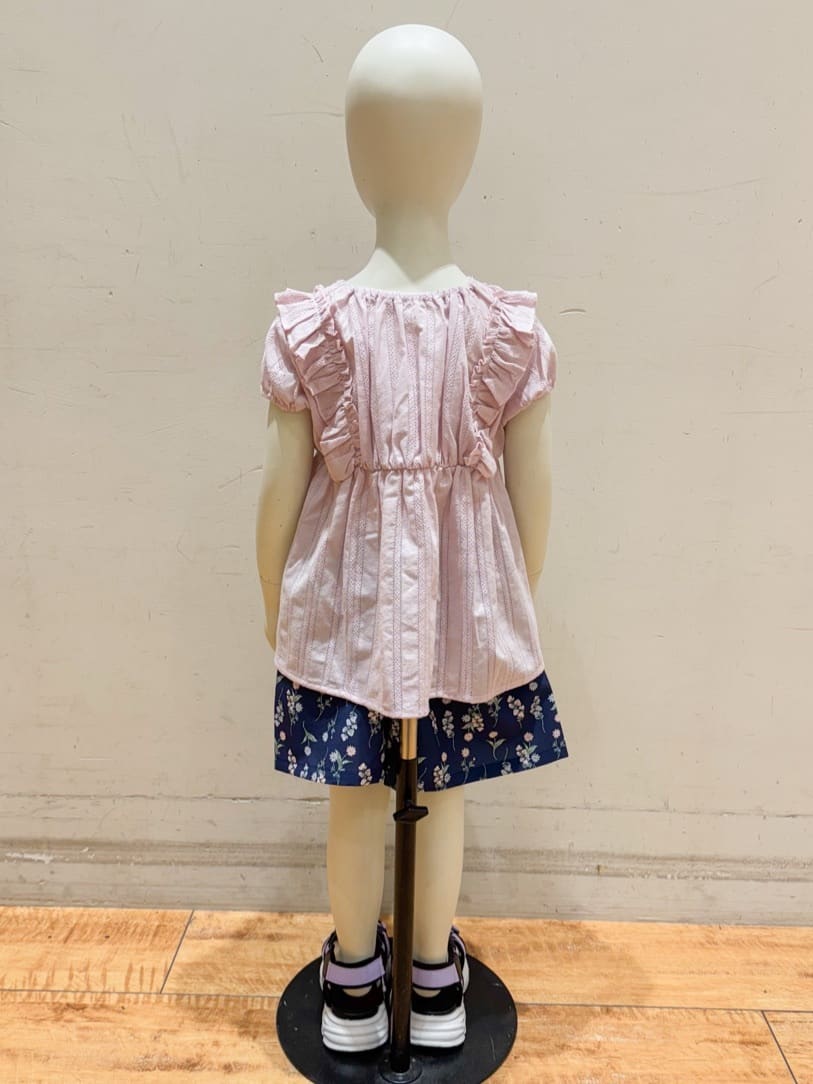 Takayaさんの「SHOO･LA･RUE｜【100-120cm】コットンフリルブラウス」を使ったコーディネート