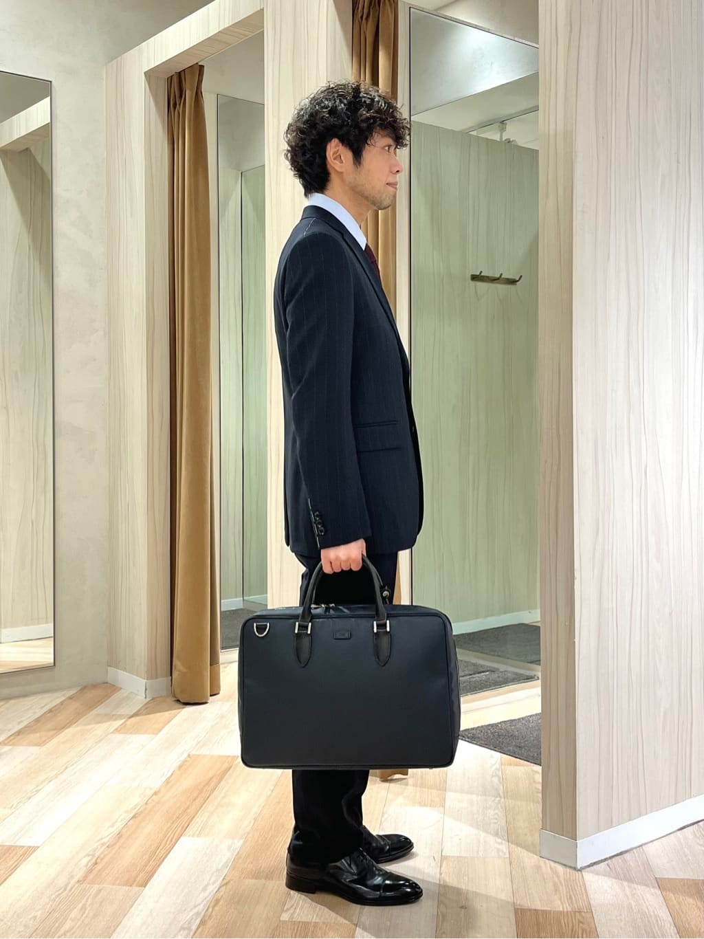 URAさんの「TAKEO KIKUCHI｜【THE FLAGSHIP】矢絣 ストライプ スーツ」を使ったコーディネート