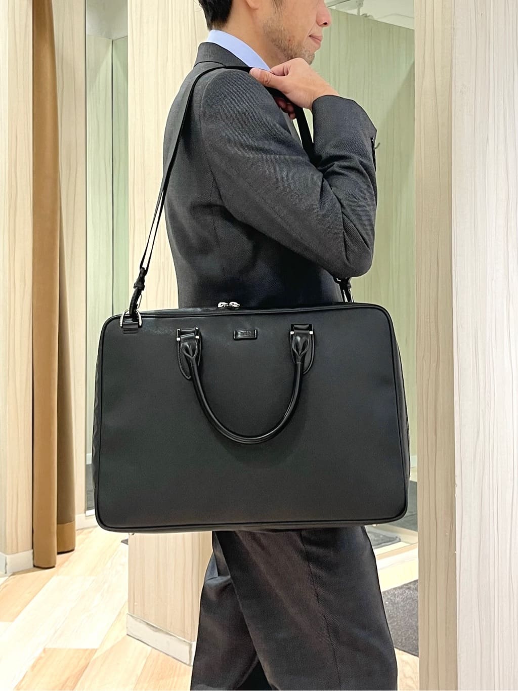 URAさんの「TAKEO KIKUCHI｜コーデュラ（R） コーティング ブリーフケース」を使ったコーディネート