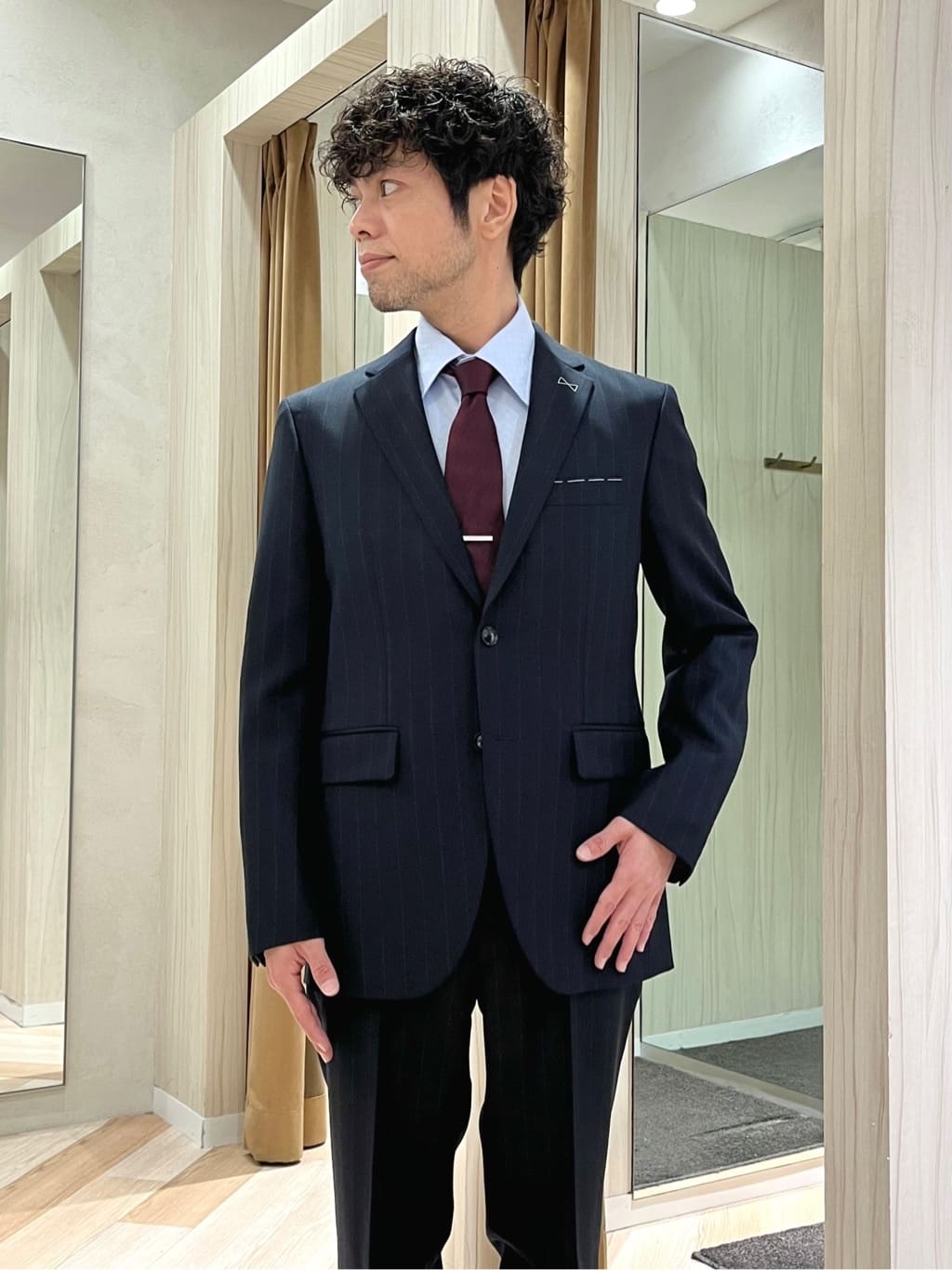 URAさんの「TAKEO KIKUCHI｜【THE FLAGSHIP】矢絣 ストライプ スーツ」を使ったコーディネート