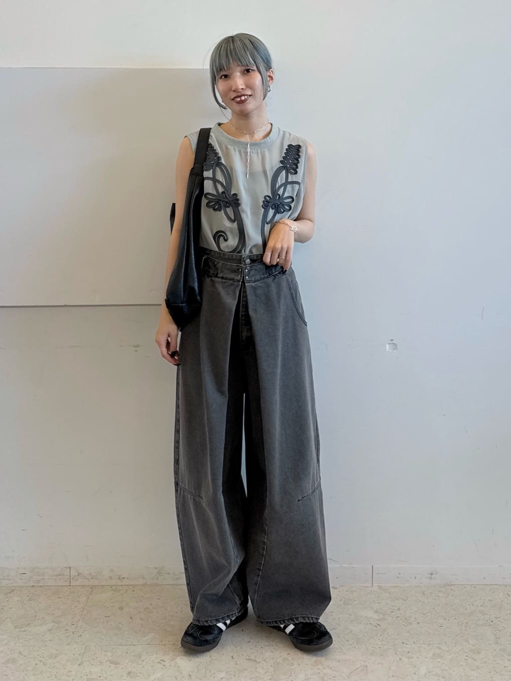 omaさんの「THE SHOP TK｜◆バレル風タックパンツ【洗濯機OK】」を使ったコーディネート