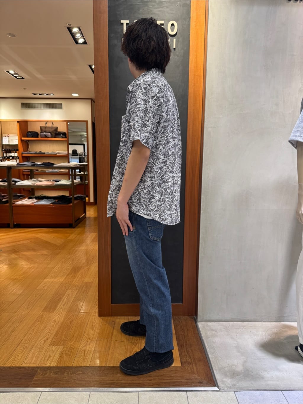 たくやさんの「TAKEO KIKUCHI｜◆【Sサイズ～】フェイスロープ刺繍 天竺Tシャツ」を使ったコーディネート