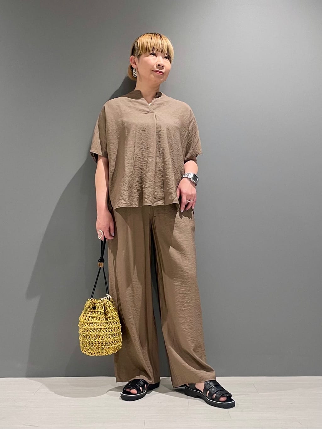 KOUさんの「INDIVI｜◆【洗える／UVケア／SETUP可能】スキッパードルマンブラウス」を使ったコーディネート