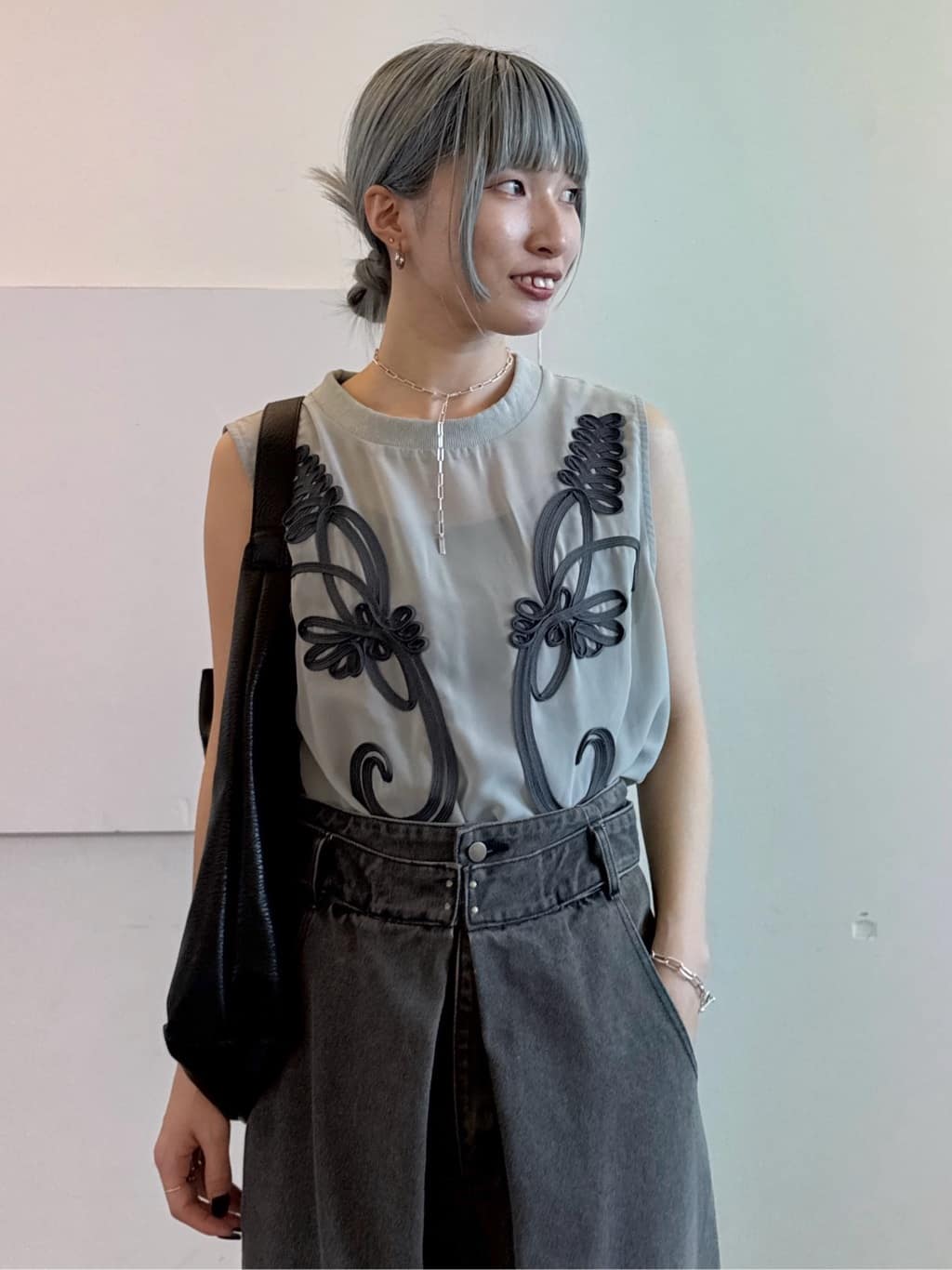 omaさんの「THE SHOP TK｜◆バレル風タックパンツ【洗濯機OK】」を使ったコーディネート