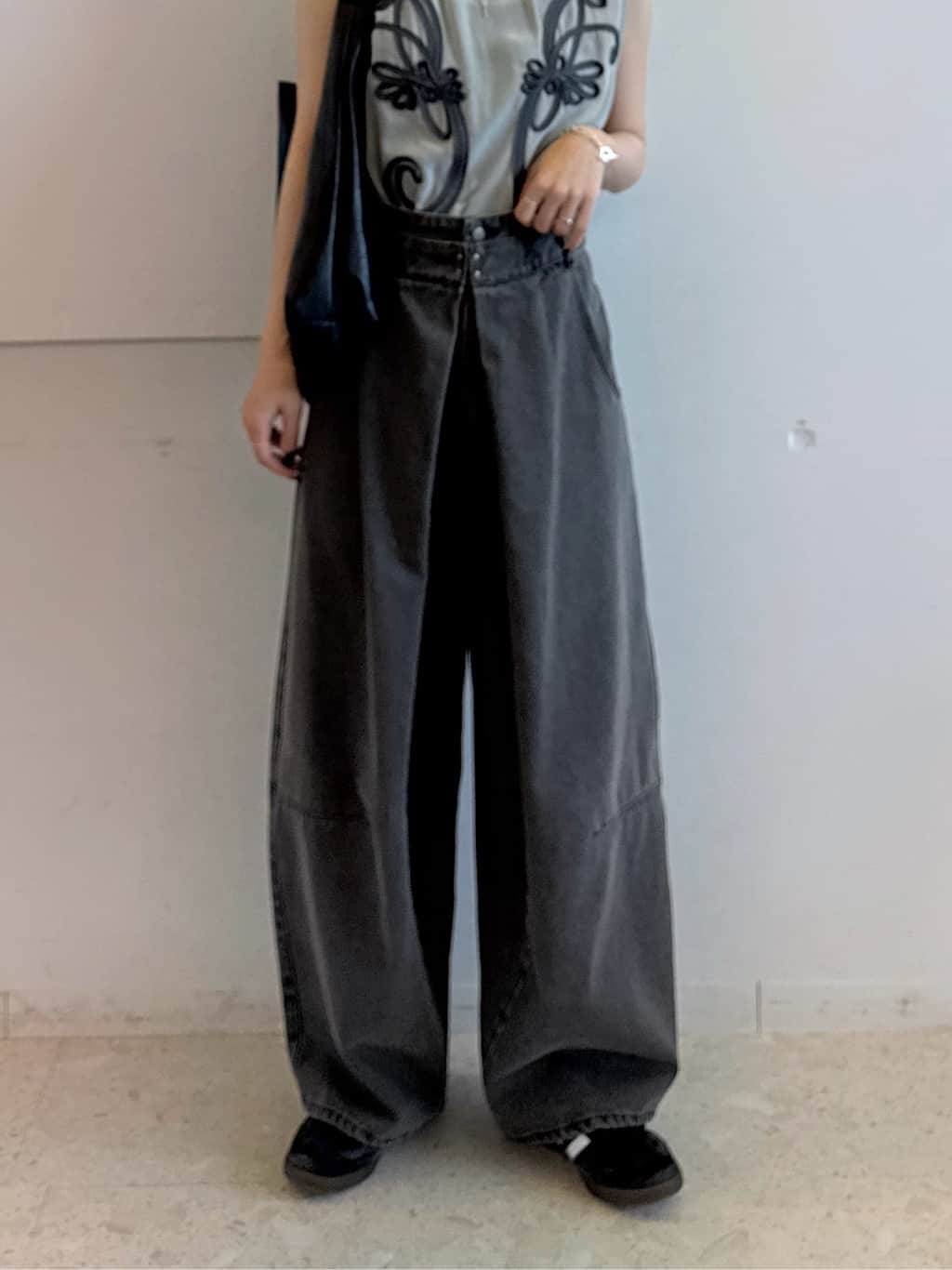omaさんの「THE SHOP TK｜◆バレル風タックパンツ【洗濯機OK】」を使ったコーディネート