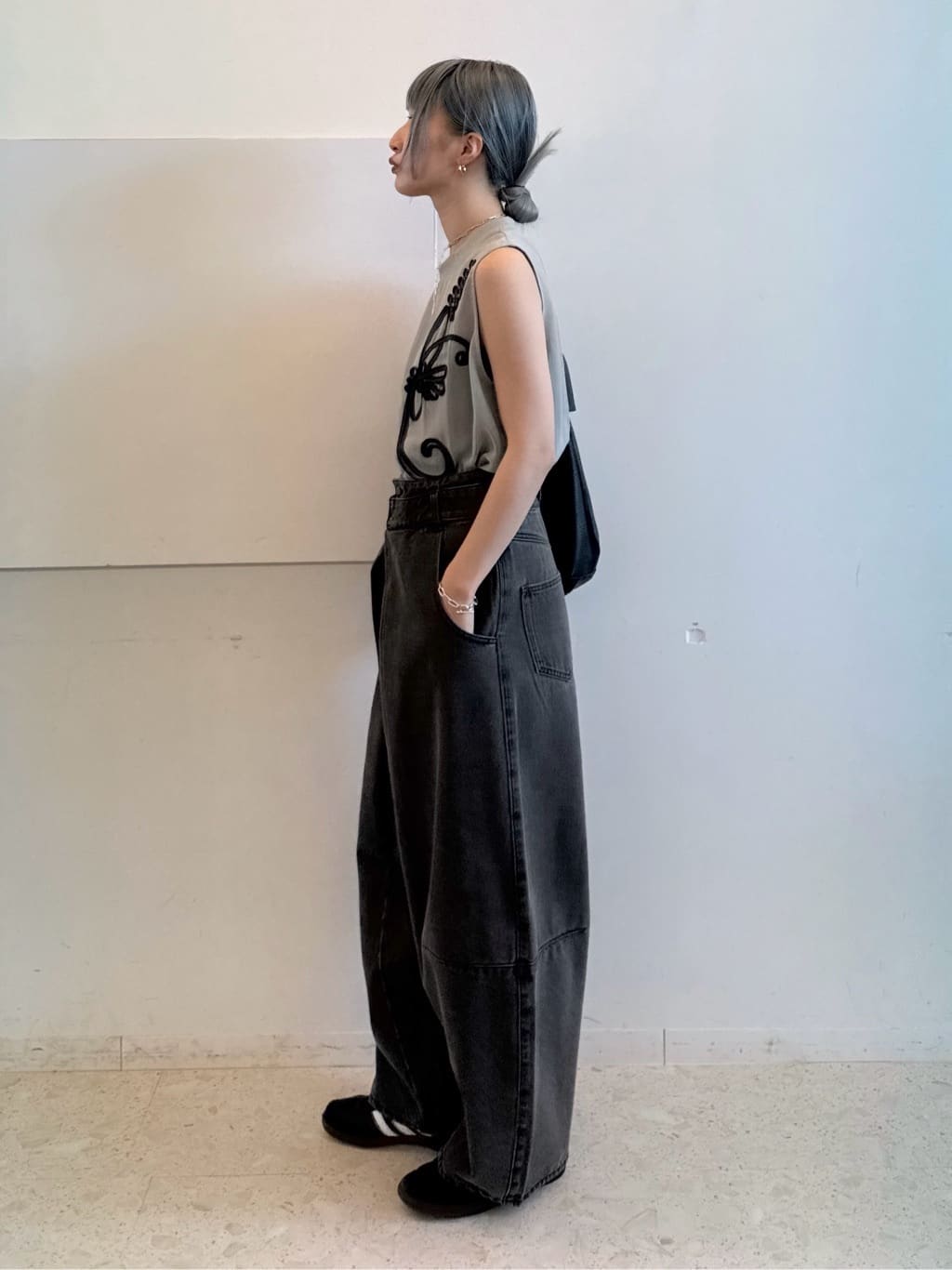 omaさんの「THE SHOP TK｜◆バレル風タックパンツ【洗濯機OK】」を使ったコーディネート