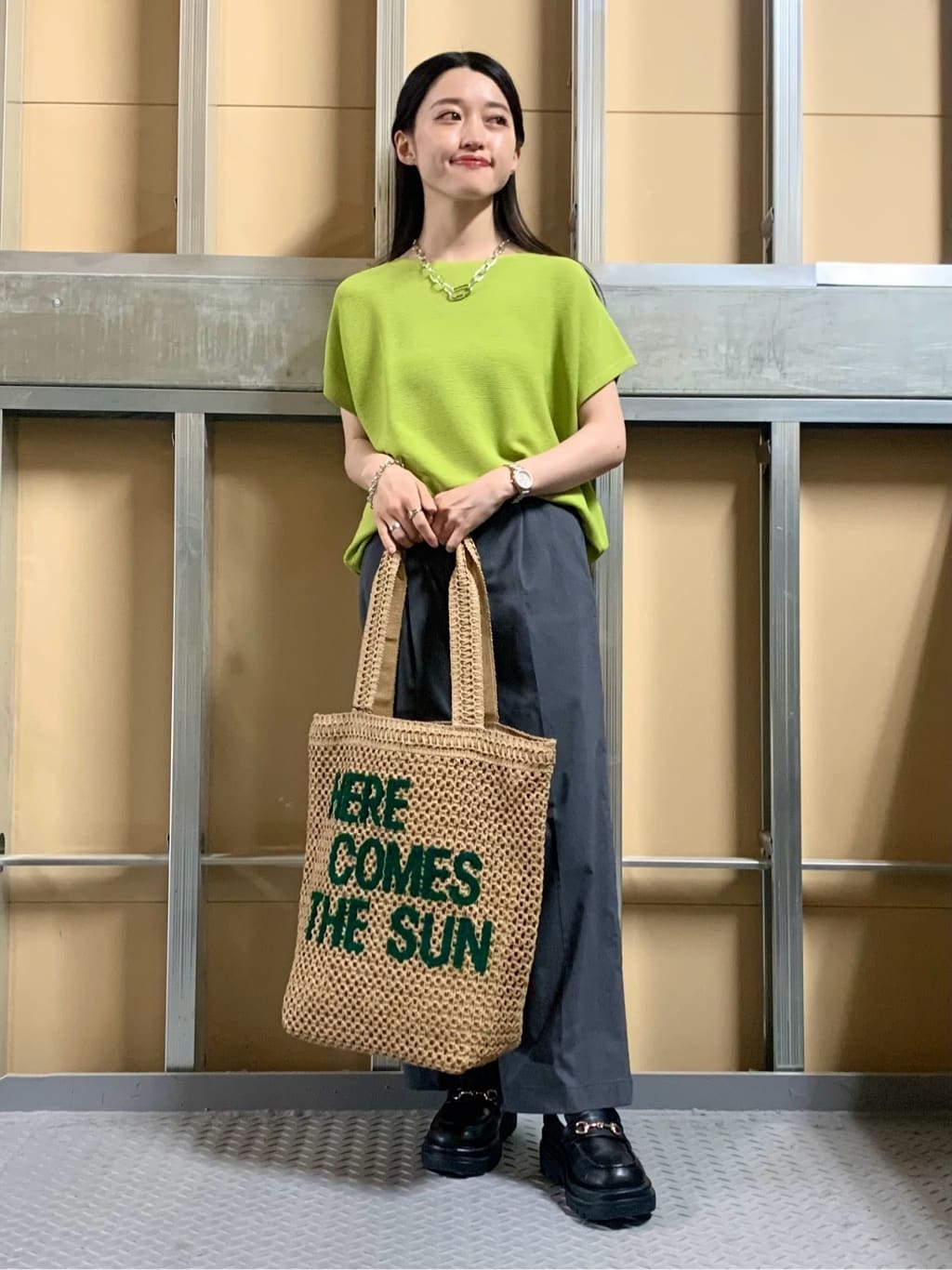 sahoさんの「THE SHOP TK｜カラーロゴ雑材トートバッグ」を使ったコーディネート