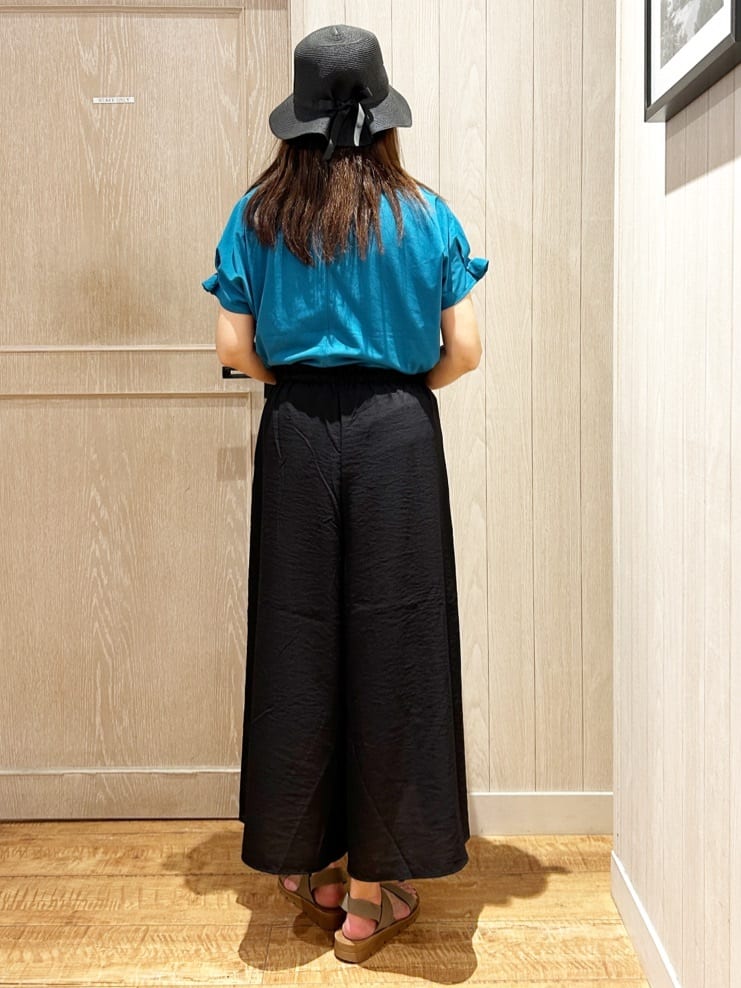 yukaさんの「SHOO･LA･RUE｜【S-LL/UV/プチプラ】お袖タックで好印象 デザインTシャツ」を使ったコーディネート
