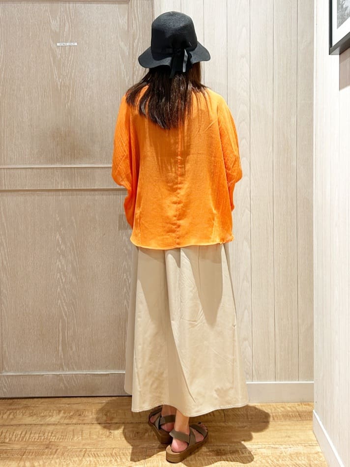 yukaさんの「SHOO･LA･RUE｜【洗える/S-LL/撥水】タックギャザー フレアスカート」を使ったコーディネート