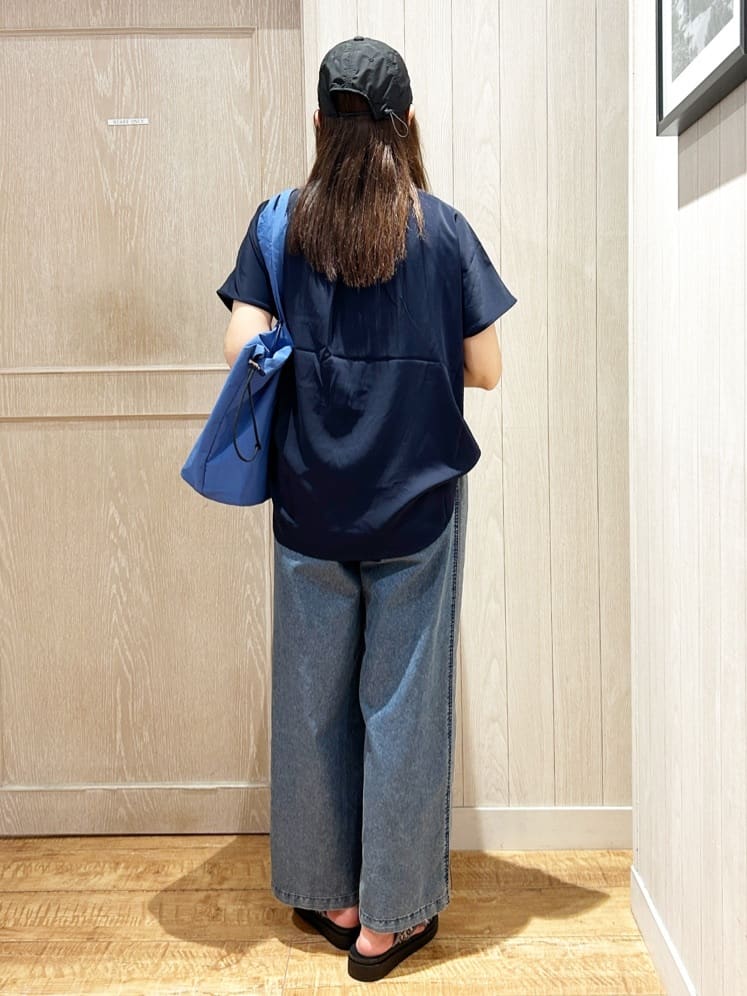 yukaさんの「SHOO･LA･RUE｜【洗える/S-LL/プチプラ】さらっとすっきりきれい見え スキッパーブラウス」を使ったコーディネート