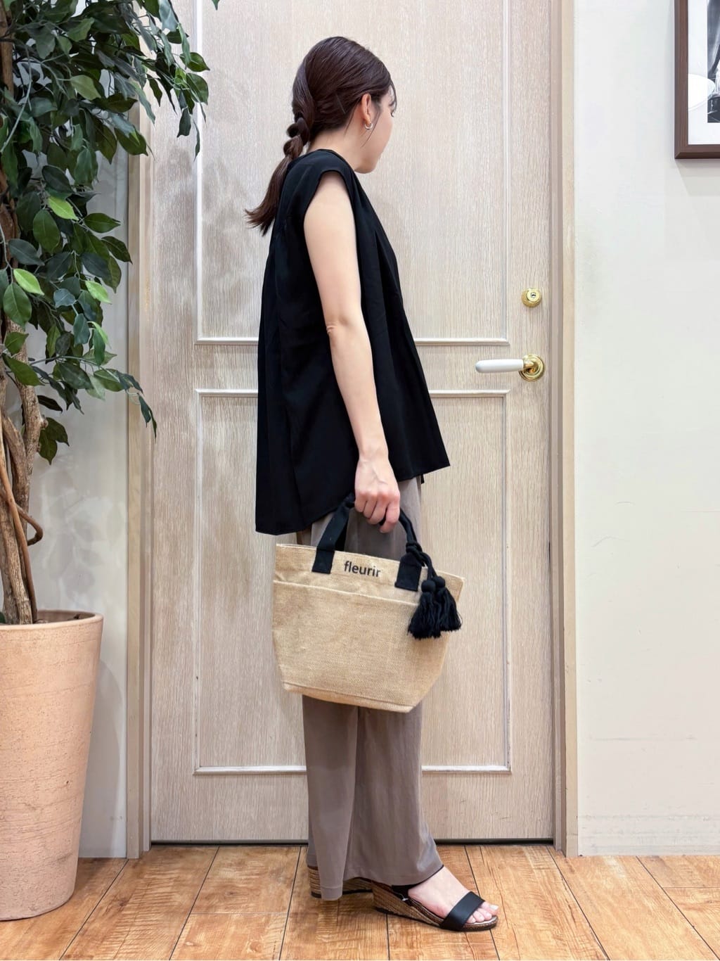 なみさんの「SHOO･LA･RUE｜【S-LL/洗濯後しわになりにくい】上品にきれい見え スラブギャザーブラウス」を使ったコーディネート