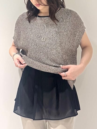 そんさんの「INDIVI｜【洗える／レイヤードにも活躍】ペプラムインナートップス」を使ったコーディネート