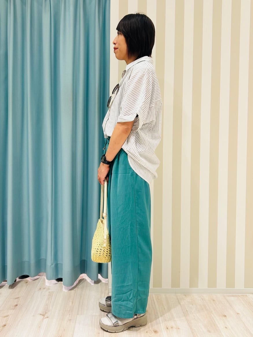 ふっきーさんの「SHOO･LA･RUE｜【S-LL/UV/接触冷感/抗菌防臭】体型を自然にカバー フレンチリネンブレンド襟付ドルマンシャツ」を使ったコーディネート
