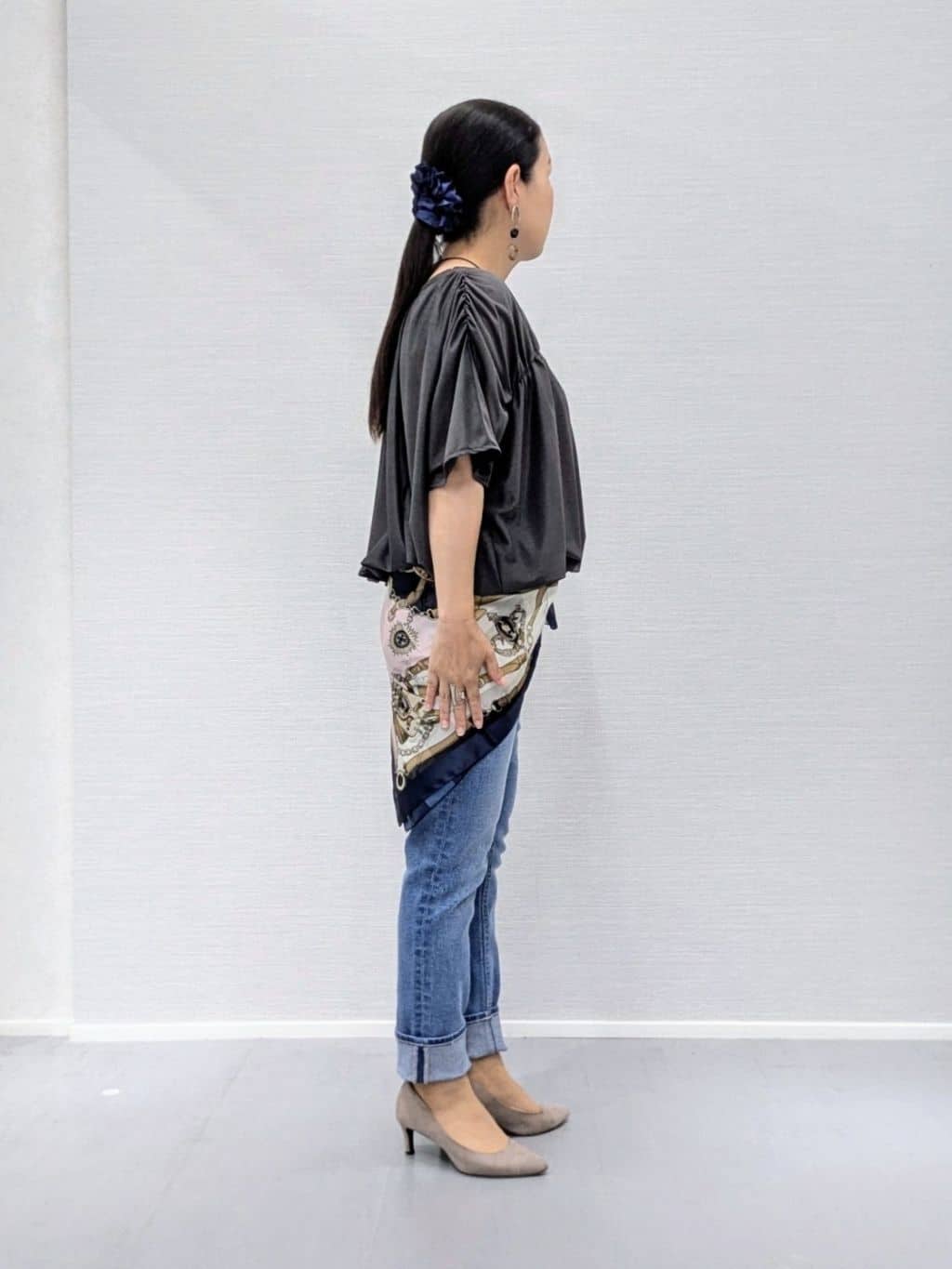 makkyさんの「UNTITLED｜【洗える／体型カバー】シャーリングシアートップス」を使ったコーディネート