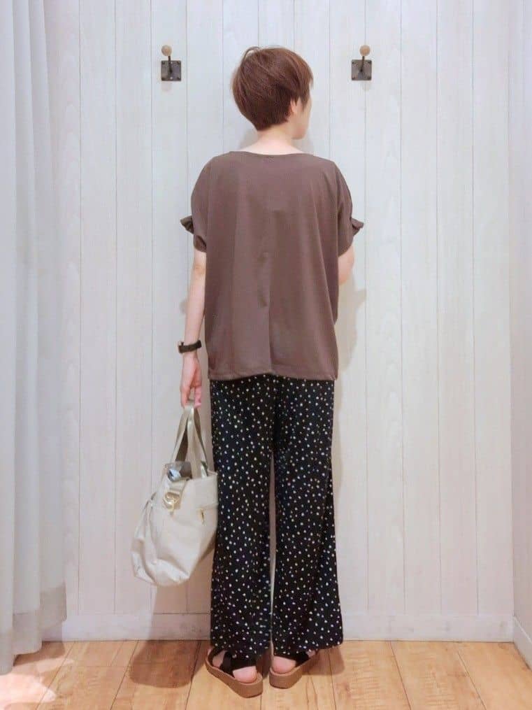 Ribさんの「SHOO･LA･RUE｜【S-LL/UV/プチプラ】お袖タックで好印象 デザインTシャツ」を使ったコーディネート