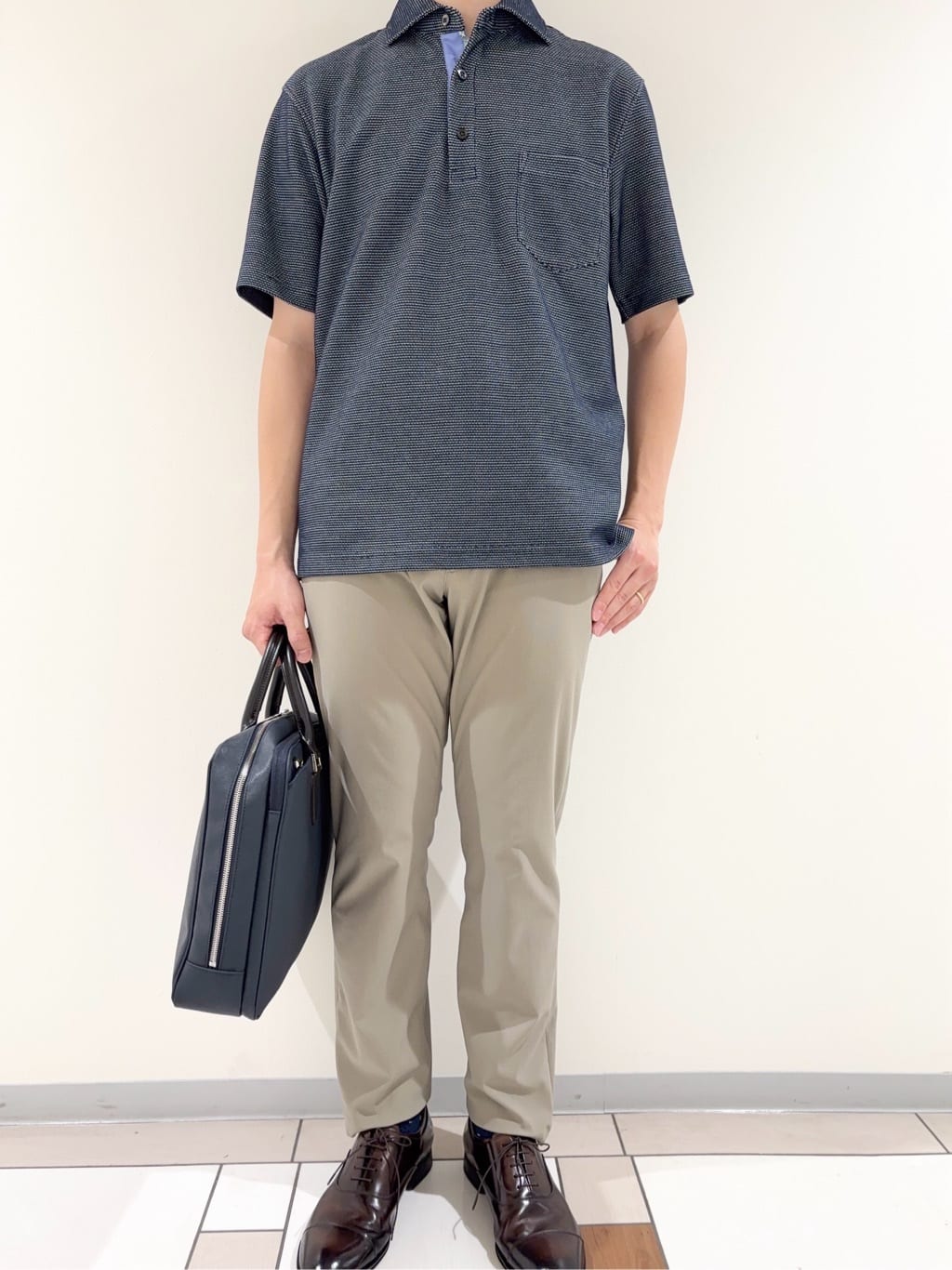 及川さんの「TAKEO KIKUCHI｜【抗菌防臭／9色5サイズ展開】ハニカムメランジ ポロシャツ」を使ったコーディネート