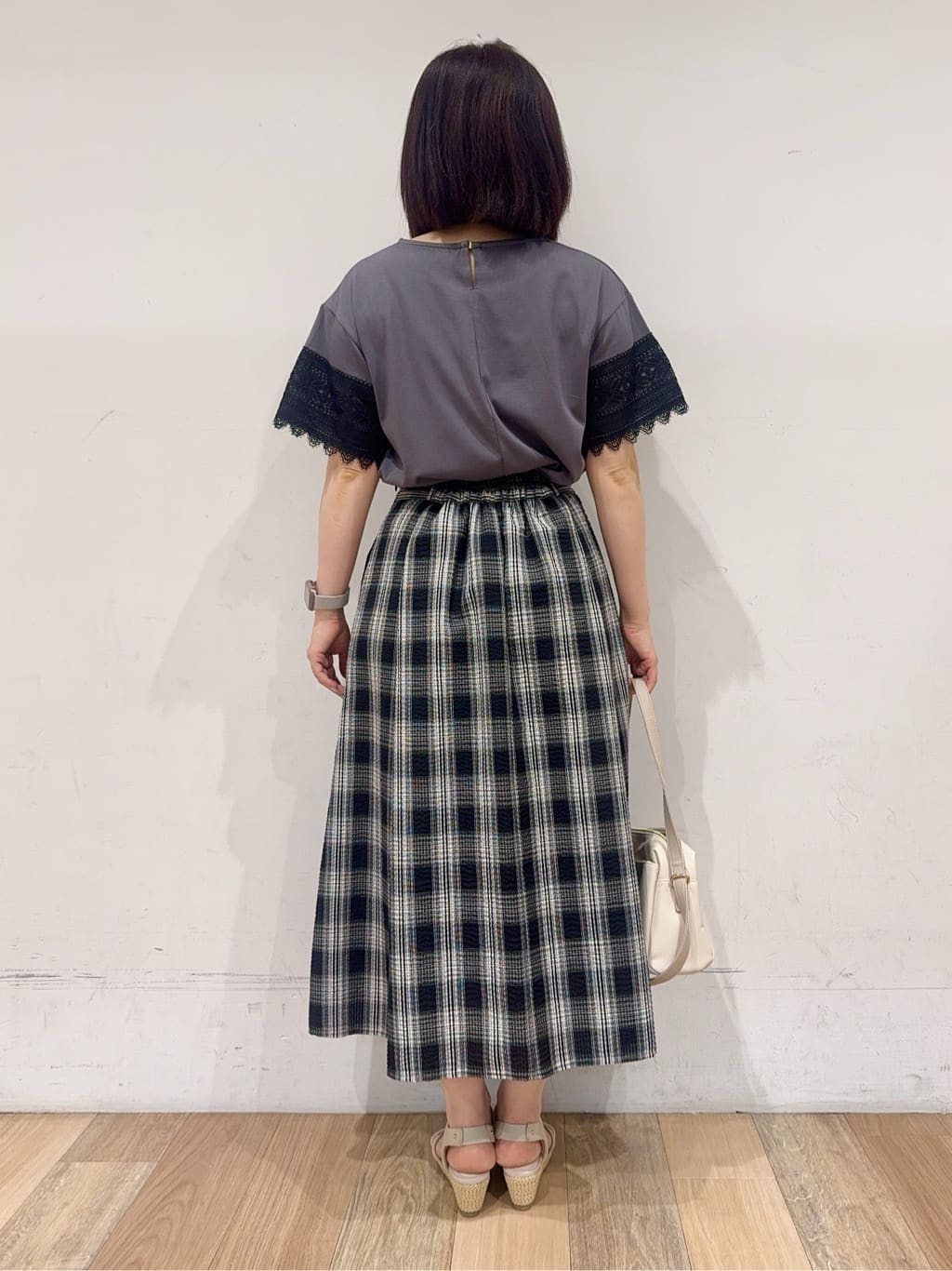 miさんの「grove｜【洗える/二の腕カバー】上品なレースで叶える、きちんと見えの夏Tシャツ」を使ったコーディネート