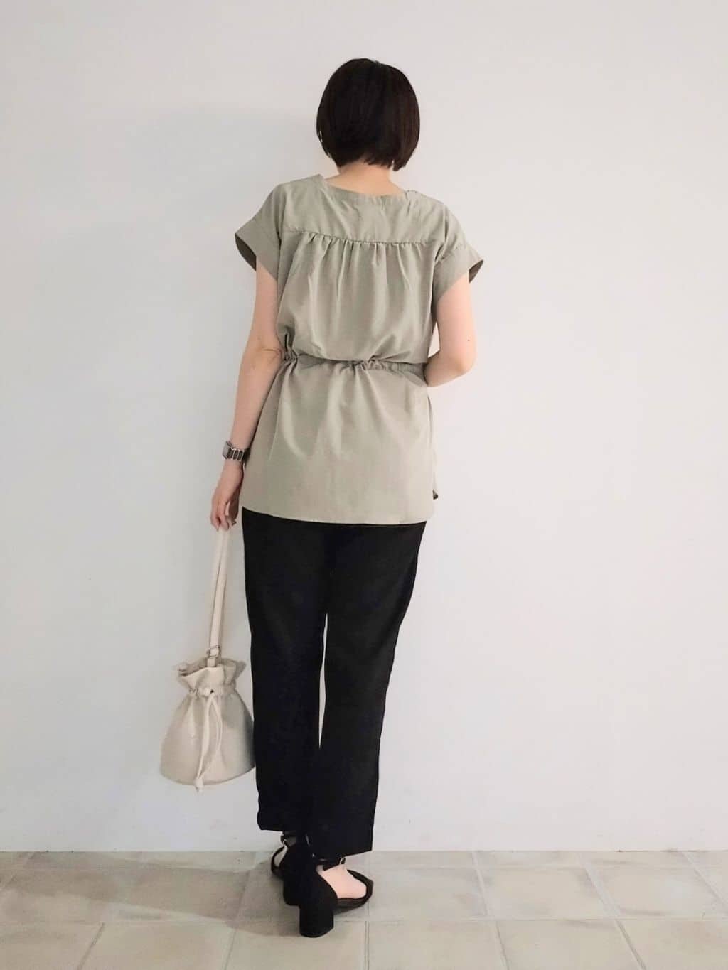 miomioさんの「SHOO･LA･RUE｜【S-LL】シルエットが変えられる ウエストリボンブラウス」を使ったコーディネート