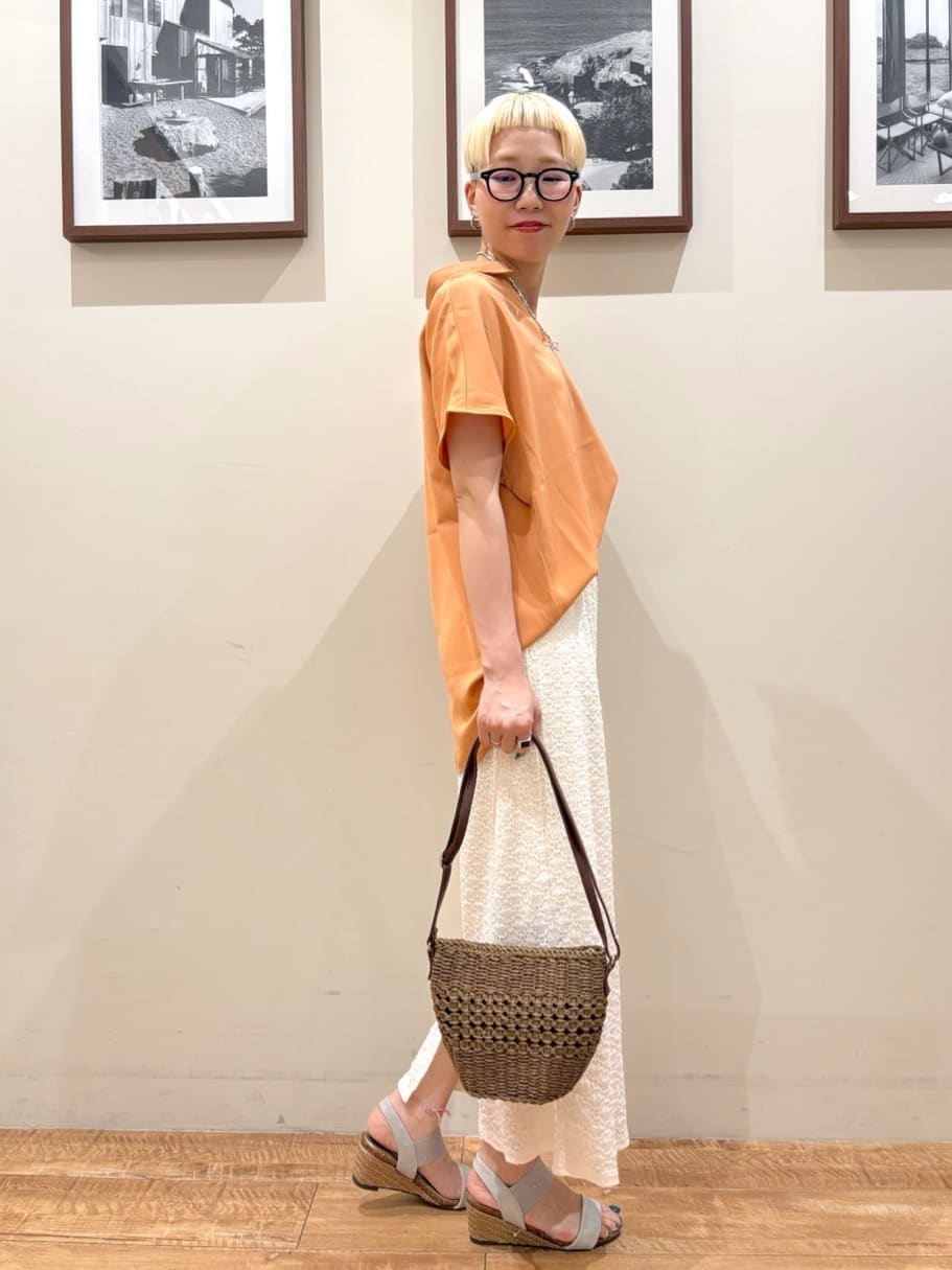Ayumiさんの「SHOO･LA･RUE｜【洗える/S-LL/プチプラ】さらっとすっきりきれい見え スキッパーブラウス」を使ったコーディネート