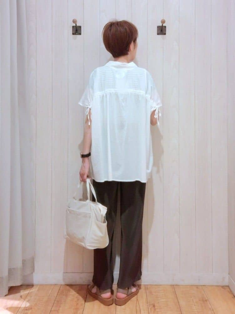 Ribさんの「SHOO･LA･RUE｜【洗濯機可/柄が選べる】さらさら楽ちん プリーツ ワイドパンツ」を使ったコーディネート