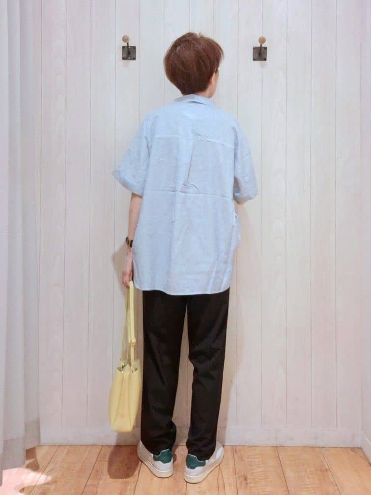 Ribさんの「SHOO･LA･RUE｜【S-LL/UV/接触冷感/抗菌防臭】体型を自然にカバー フレンチリネンブレンド襟付ドルマンシャツ」を使ったコーディネート