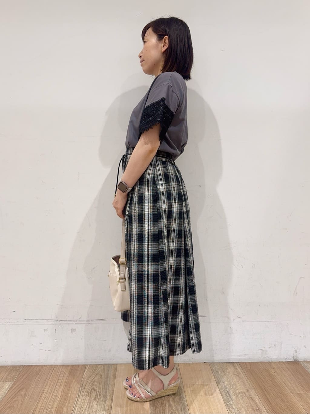 miさんの「grove｜【洗える/二の腕カバー】上品なレースで叶える、きちんと見えの夏Tシャツ」を使ったコーディネート