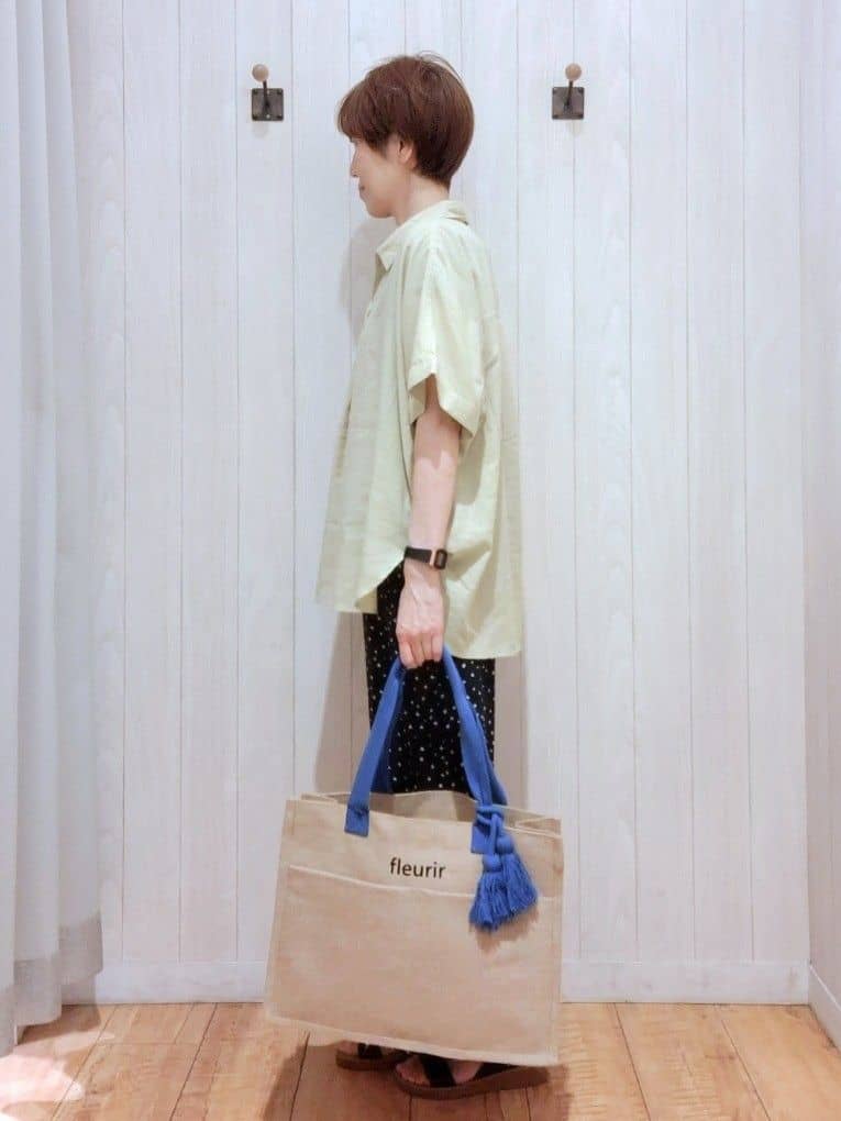 Ribさんの「SHOO･LA･RUE｜【S-LL/UV/接触冷感/抗菌防臭】体型を自然にカバー フレンチリネンブレンド襟付ドルマンシャツ」を使ったコーディネート
