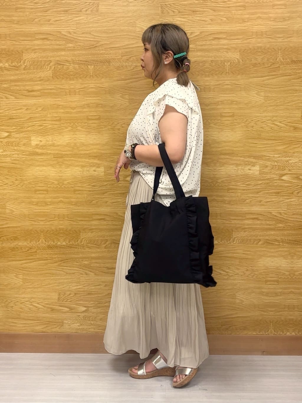 ぁむさんの「SHOO･LA･RUE｜【S-LL/ひんやり】きちんと見えで好印象 ドット柄デザイントップス」を使ったコーディネート