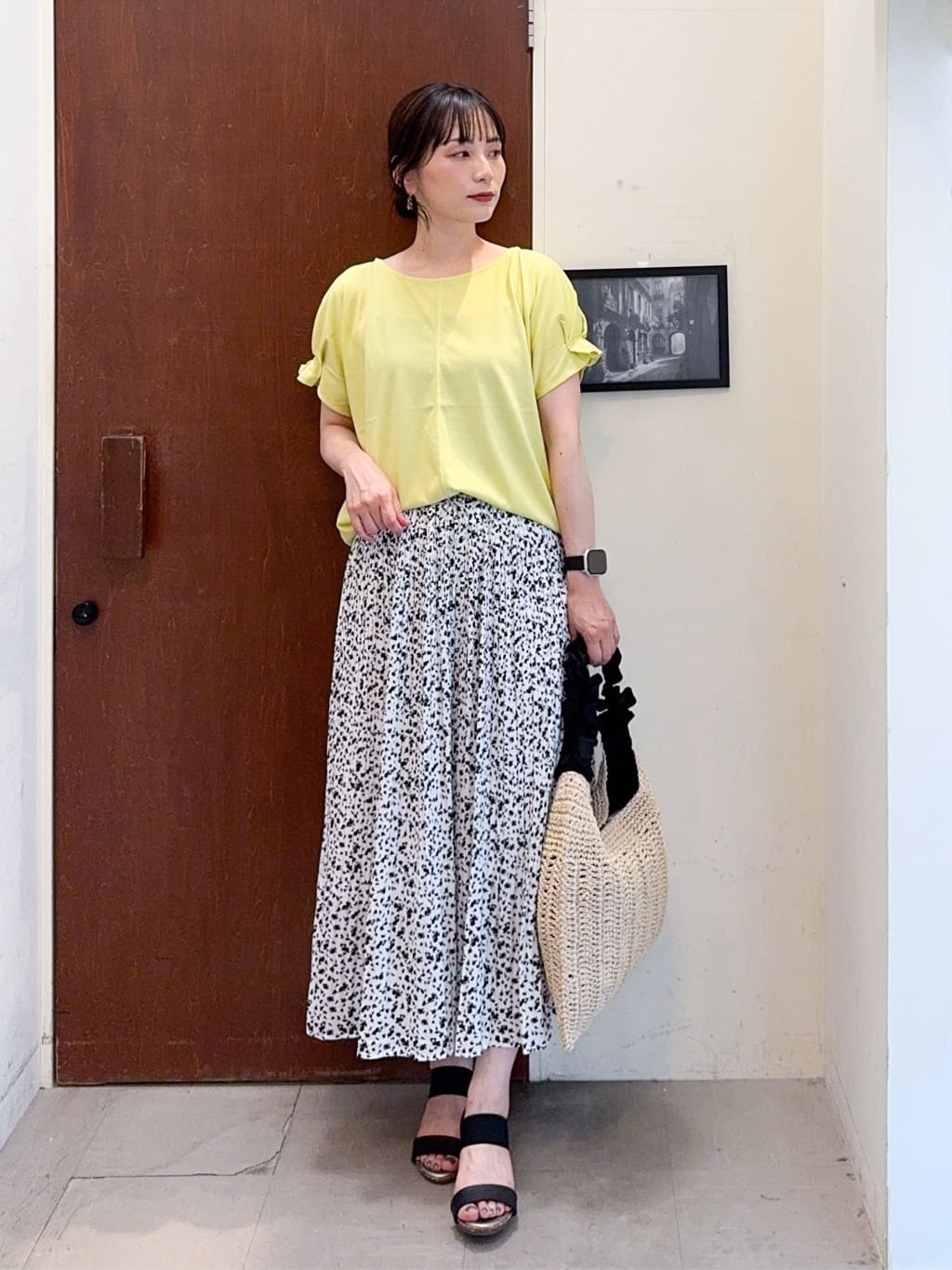 𝐇𝐢𝐫𝐨𝐦𝐢さんの「SHOO･LA･RUE｜【S-LL/UV/プチプラ】お袖タックで好印象 デザインTシャツ」を使ったコーディネート