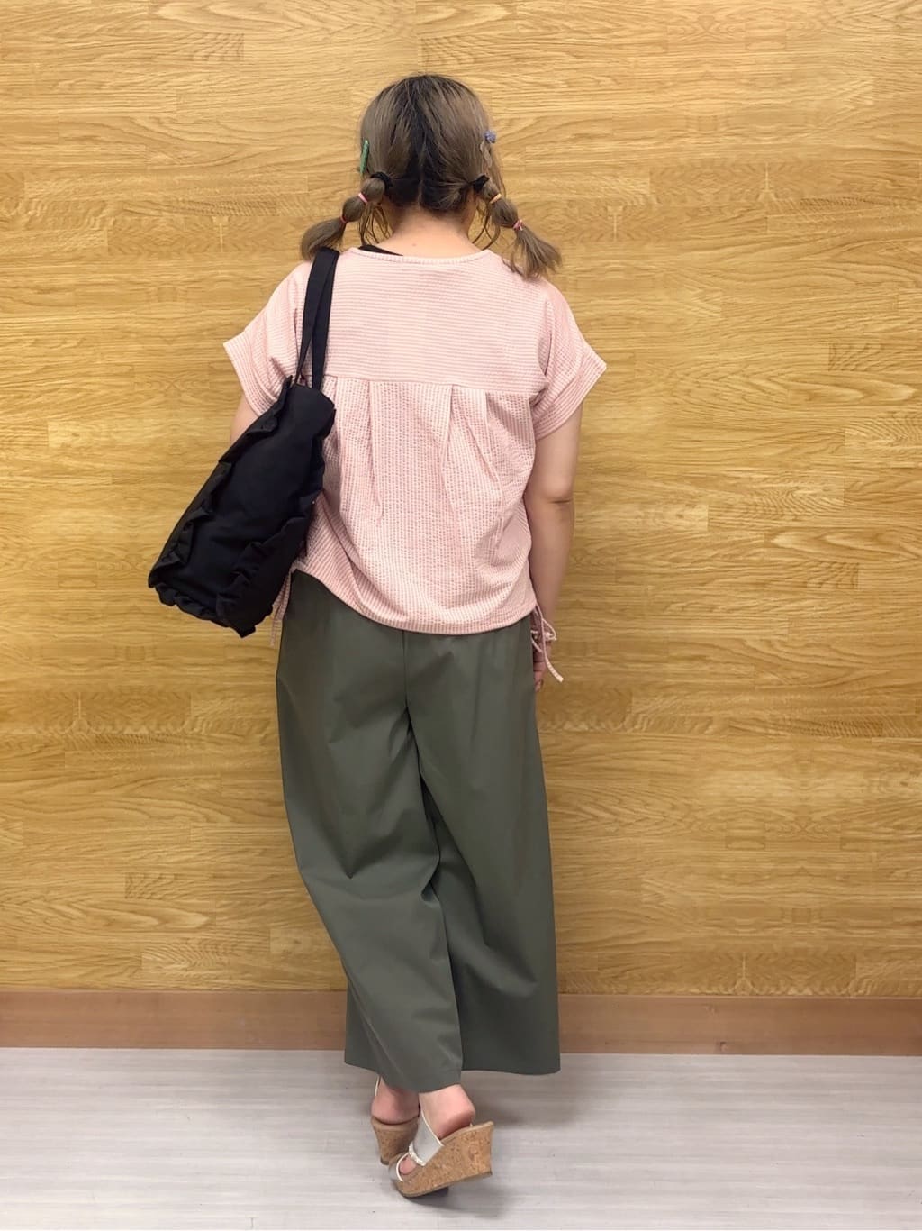 ぁむさんの「SHOO･LA･RUE｜【洗える/S-LL】シルエット変化を楽しめる サッカーストライプ柄スキッパートップス」を使ったコーディネート