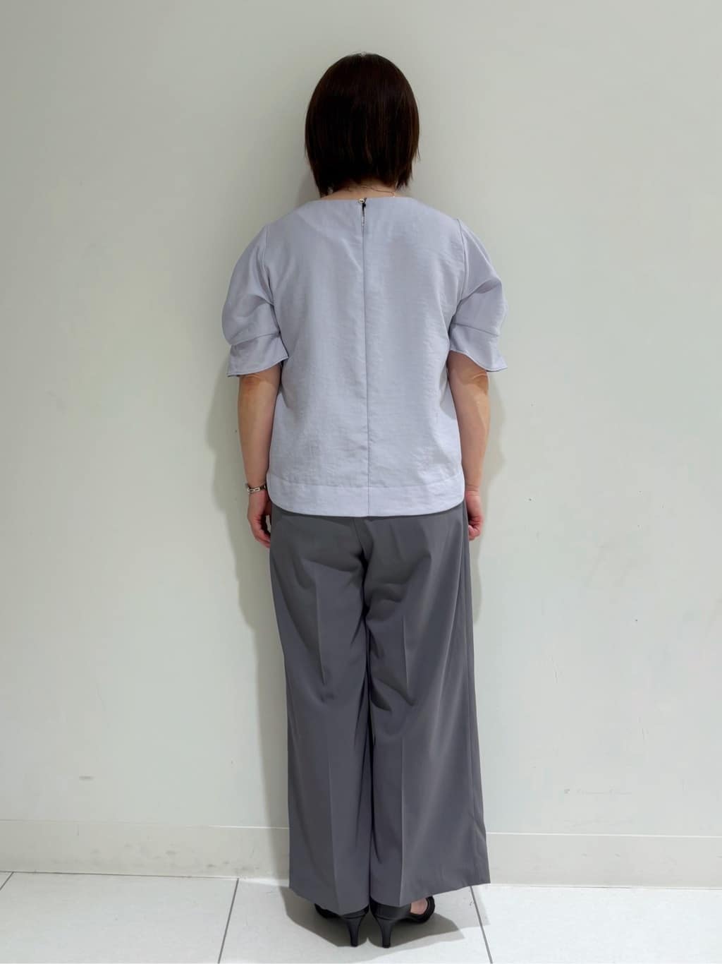 michiさんの「index｜《8色展開／XS-LLサイズ》タックパフスリーブブラウス【洗濯機洗い可／吸水速乾／防シワ／抗ピル】」を使ったコーディネート