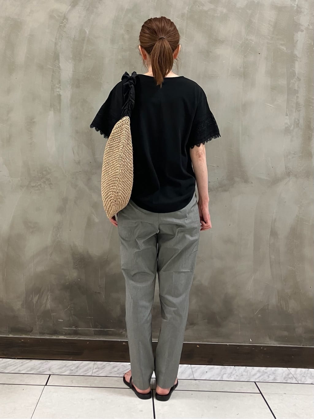 kozuさんの「grove｜【洗える/二の腕カバー】上品なレースで叶える、きちんと見えの夏Tシャツ」を使ったコーディネート
