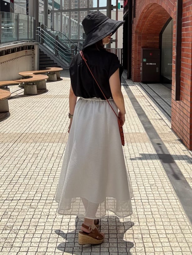 makiさんの「UNTITLED｜◆【手洗い可/トレンド】メッシュフレアスカート」を使ったコーディネート