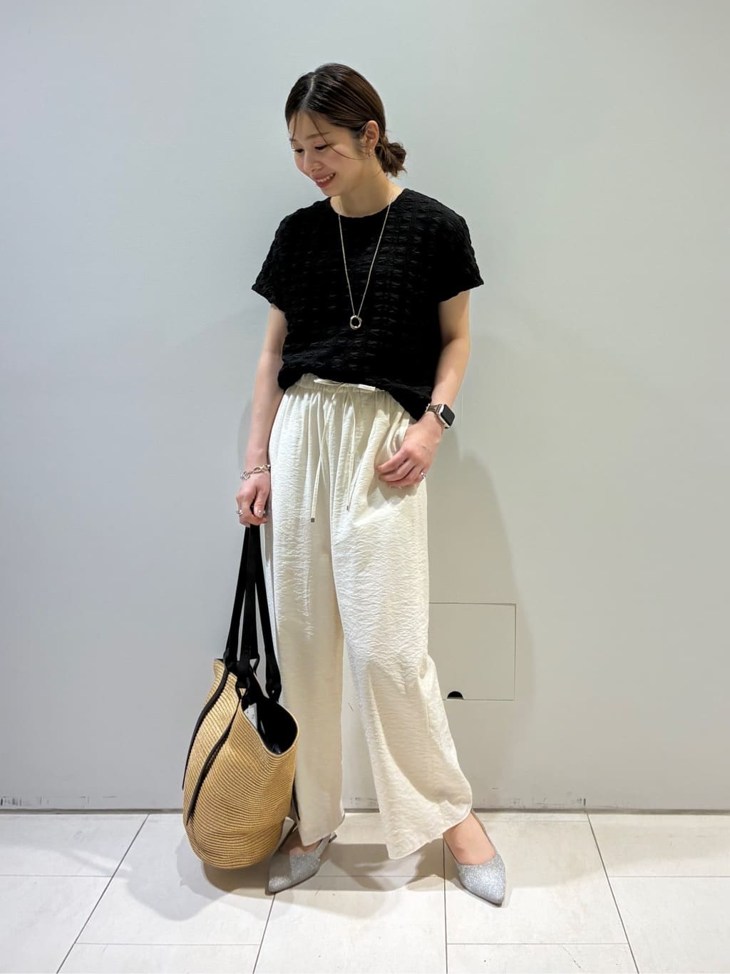 KAOさんの「INDIVI｜【洗える／UVケア／SETUP可能】ドロストワイドパンツ」を使ったコーディネート