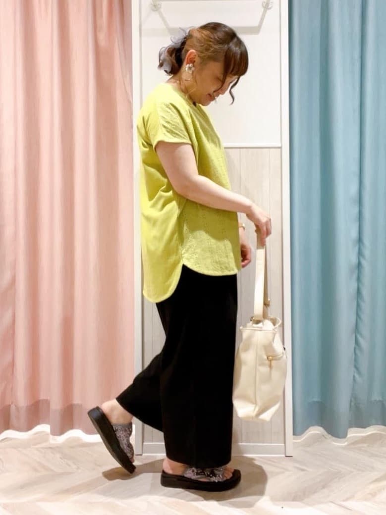 kitaさんの「SHOO･LA･RUE｜【着丈選べる】触れる度ひんやり ゆるきれい イージーワイドパンツ」を使ったコーディネート