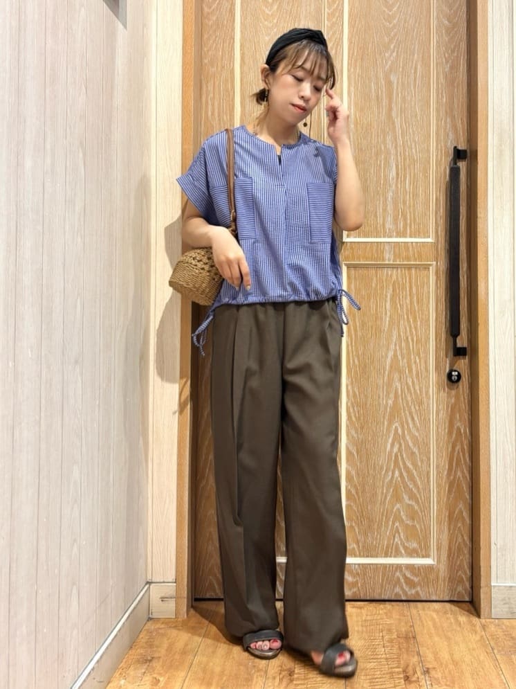 meiさんの「SHOO･LA･RUE｜【洗える/S-LL】シルエット変化を楽しめる サッカーストライプ柄スキッパートップス」を使ったコーディネート